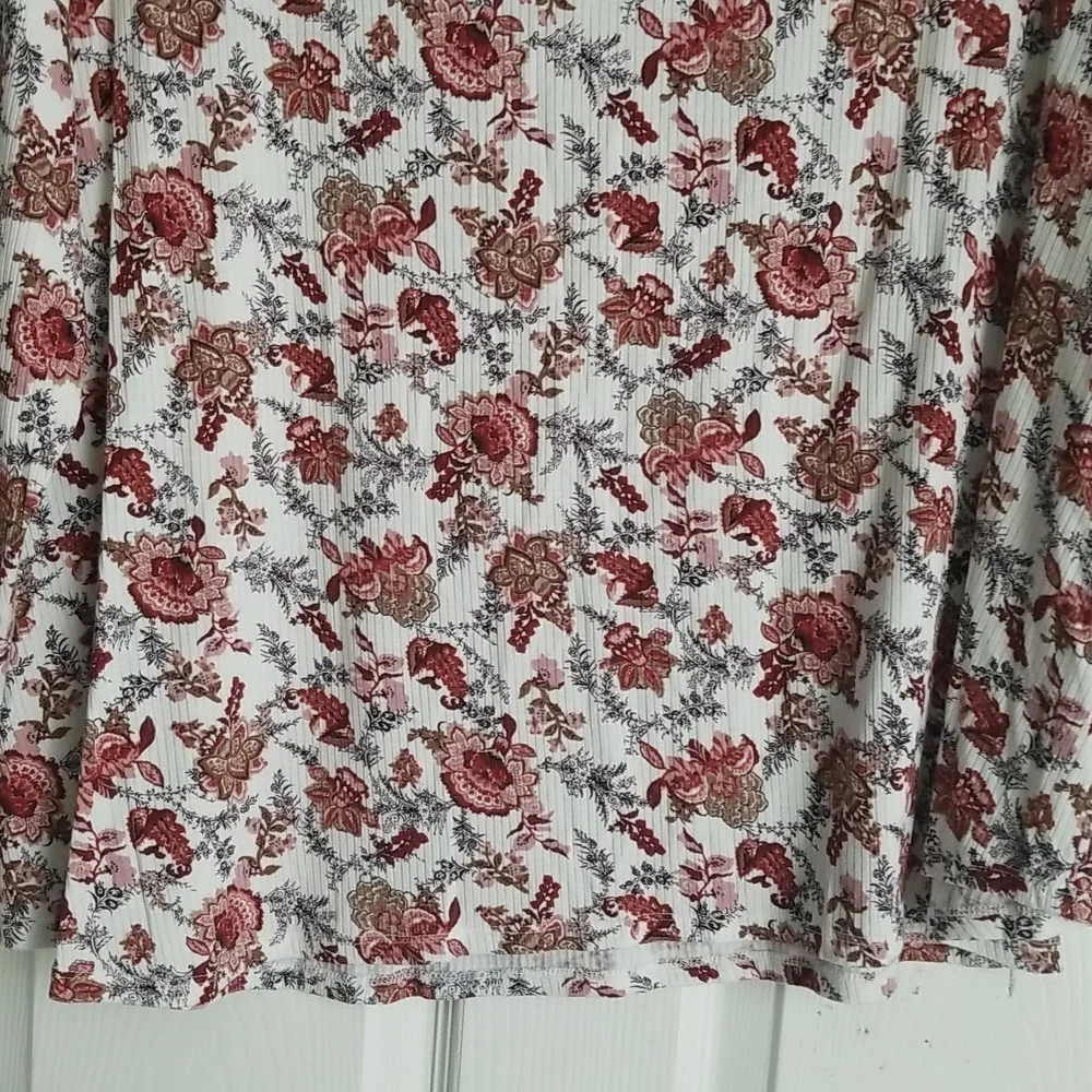 Westport Women's Floral Top - Picture 8 of 11